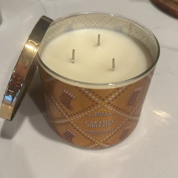 Caramel Drizzle Three Wick Candle New - Picture 2 of 3